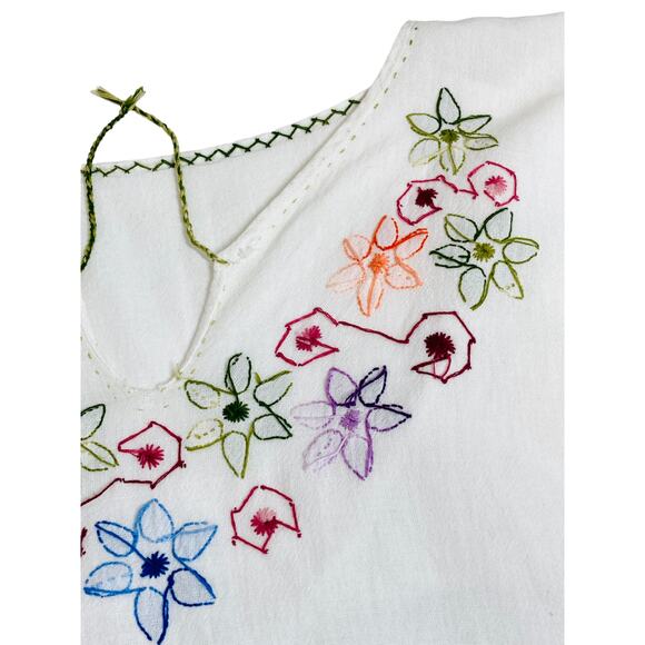 Vintage 1970s Handmade Embroidered Blouse Florals on White Chambray Size S - Picture 7 of 9